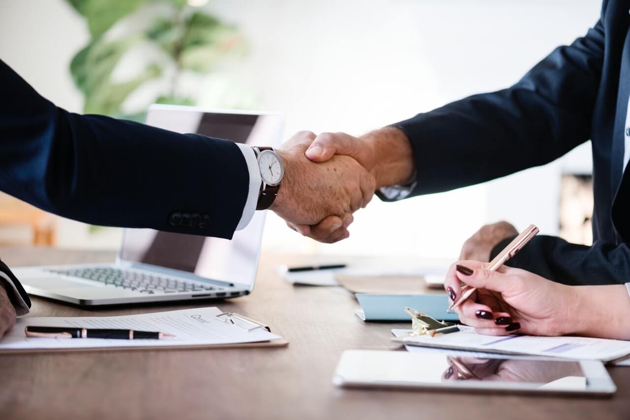 businessmen-collaboration-cooperation-886465 (1)
